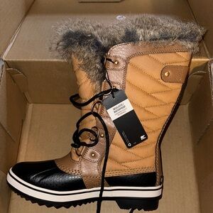 Sorel Black and Tan Winter Boots with Faux Fur